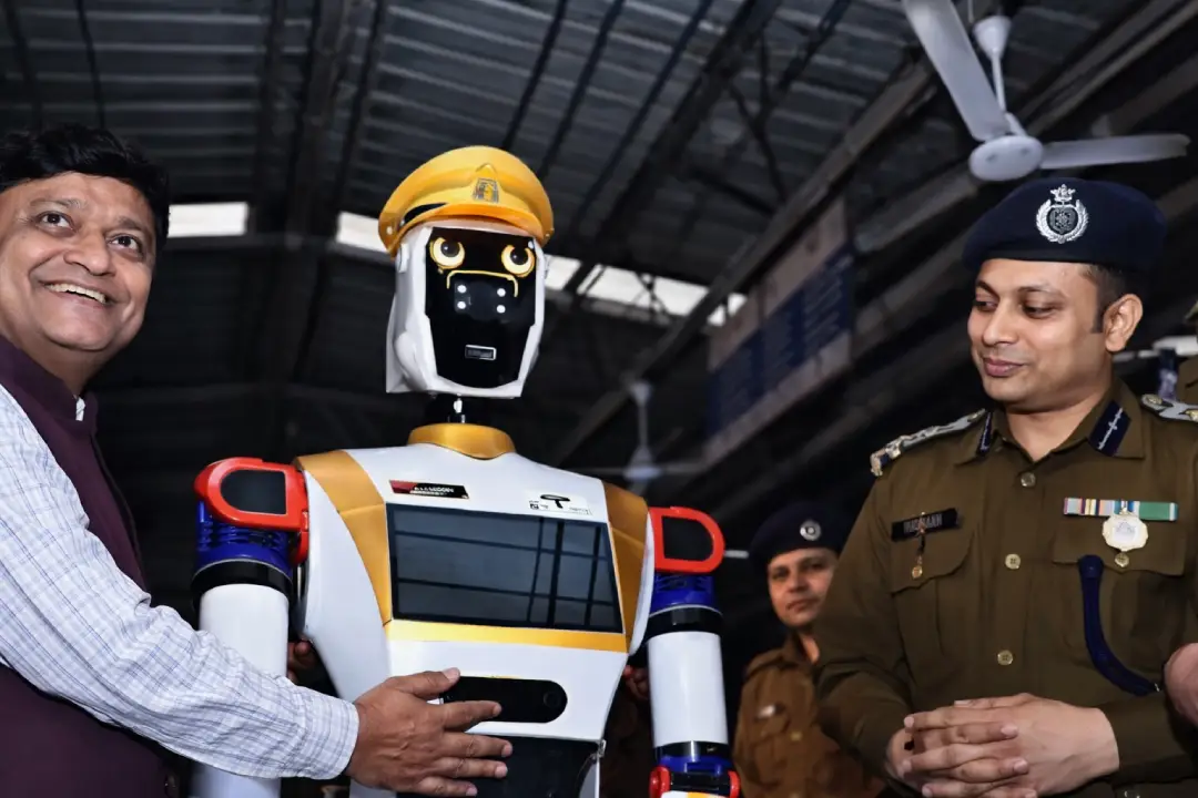 विशाखापट्टनम रेलवे स्टेशन पर तैनात हुआ ह्यूमनॉइड रोबोट “ASC अर्जुन”